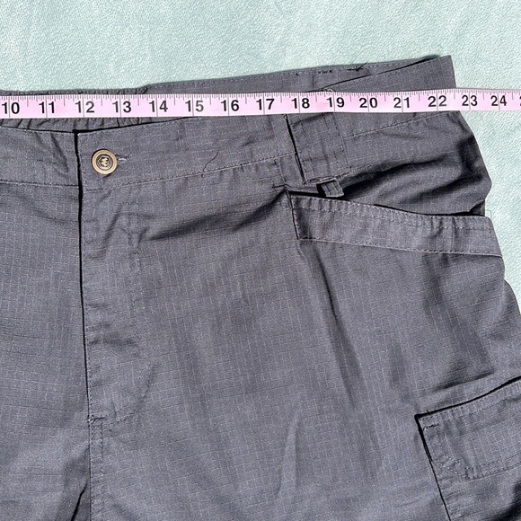 Men’s Lightweight, Grey Cargo Shorts - Picture 4 of 12